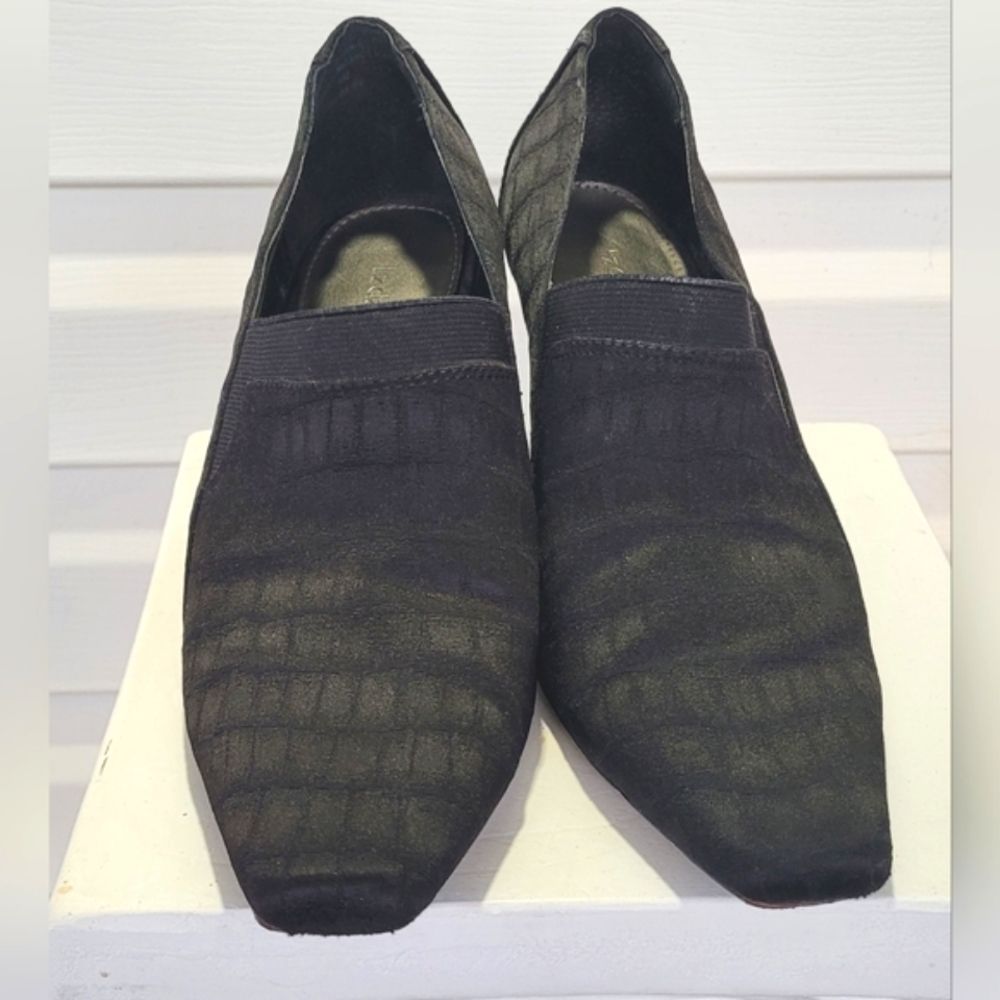 Liz Claiborne Heels Closed Toe, Black Fabric with Elastic Kitten Heels Size 9 ✔️